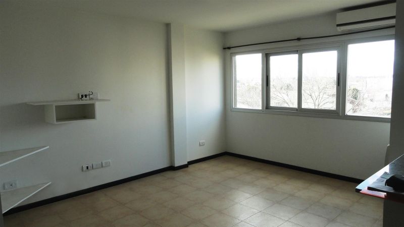 av. 25, 1915. e/ 71 y 72 1900 - Building Inmobiliaria — foto 4