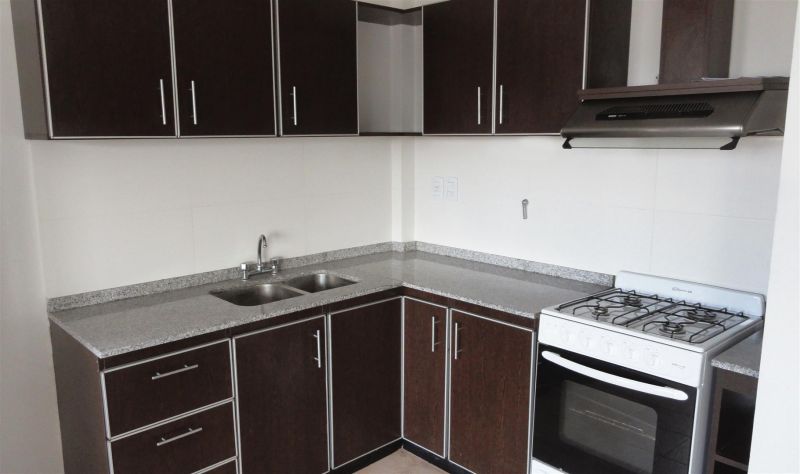 av. 25, 1915. e/ 71 y 72 1900 - Building Inmobiliaria