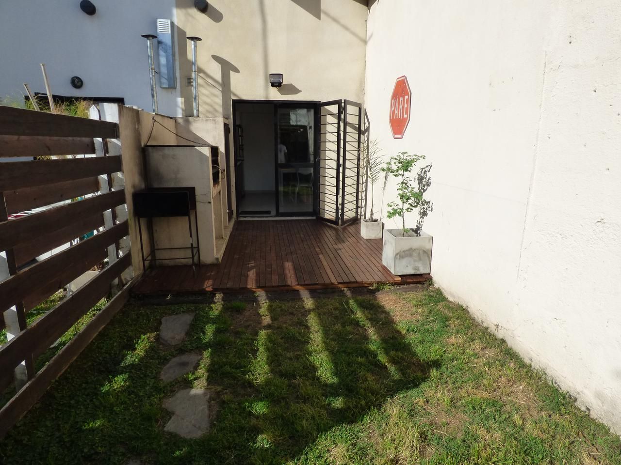 calle 18, 683. (45 y 46) 600 - Building Inmobiliaria — foto 2