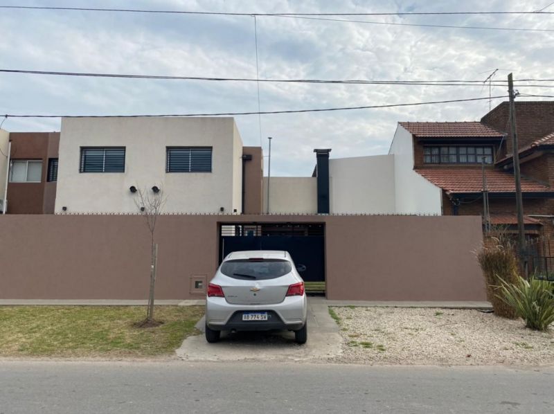 422 e/ 9 y 10 800 - Predovan Propiedades