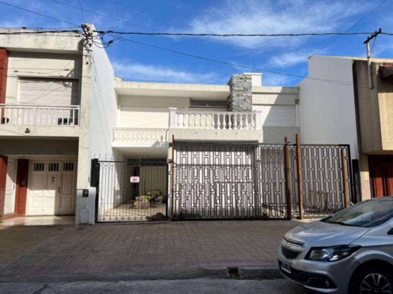 36 e/ 4 y 5 400 - Predovan Propiedades