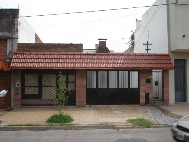 70 e/22 y 23 1300 - Predovan Propiedades
