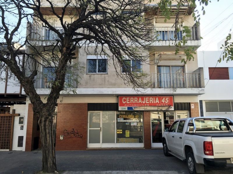 45 e/ 15 y 16 - Predovan Propiedades