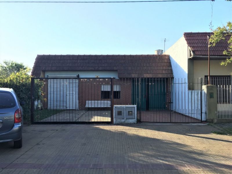 527 e/ 27 y 28 3200 - Predovan Propiedades