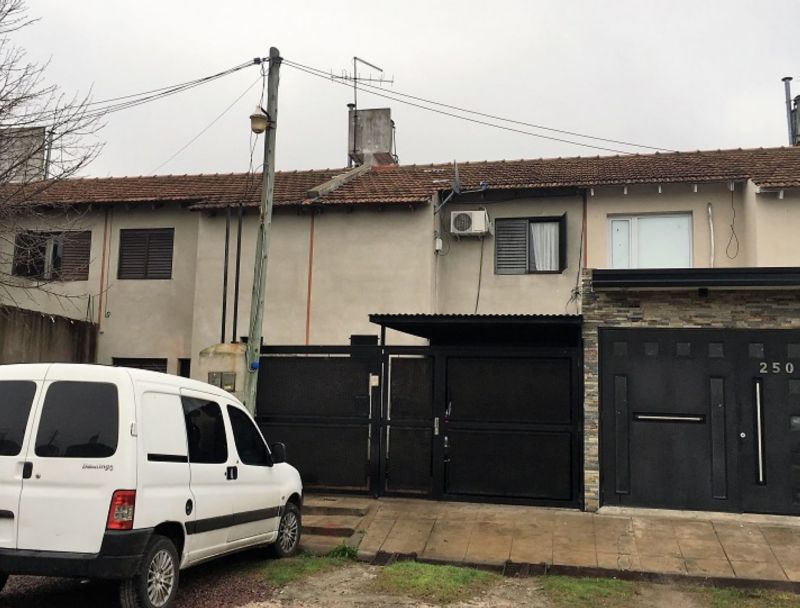 85 bis e/ 115 y 116 2500 - Predovan Propiedades