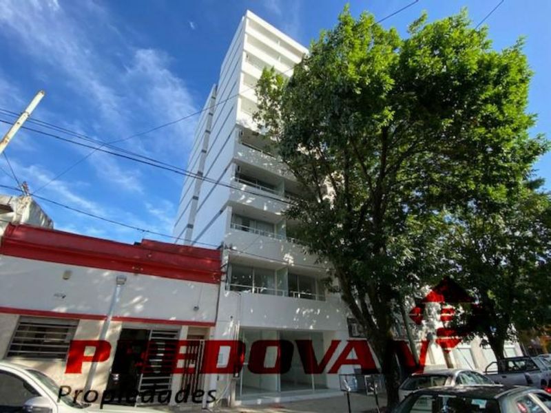 42 e/ 13 y 14 900 - Predovan Propiedades