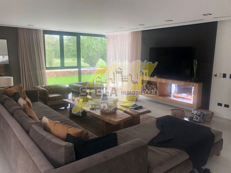 Av. Presidente Peron 10298 - Stella Inmobiliaria